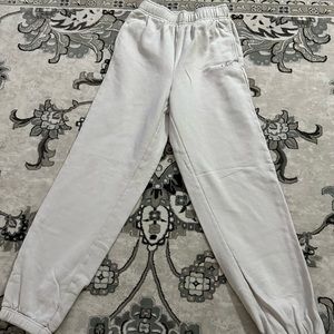 ALO YOGA accolade sweatpants in Bone